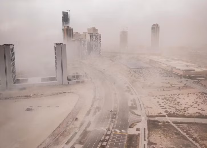Hình ảnh về một trận bão cát tại Dubai (UAE) - một hiện tượng được coi là bình thường tại quốc gia này.