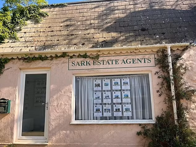 Việc mua nhà trên đảo khá khó khăn.