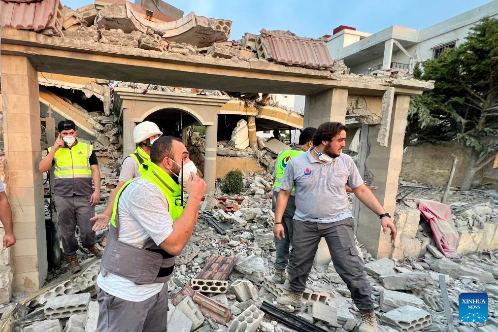 "Cuộc không kích của Israel hôm 6/11 đã khiến ít nhất 1 người thiệt mạng và 8 người khác bị thương tại thành phố Tourra. Ngoài ra, 1 người khác bị thương tại Tayr Debba", nguồn tin từ Lebanon cho hay. Ảnh: Xinhua.