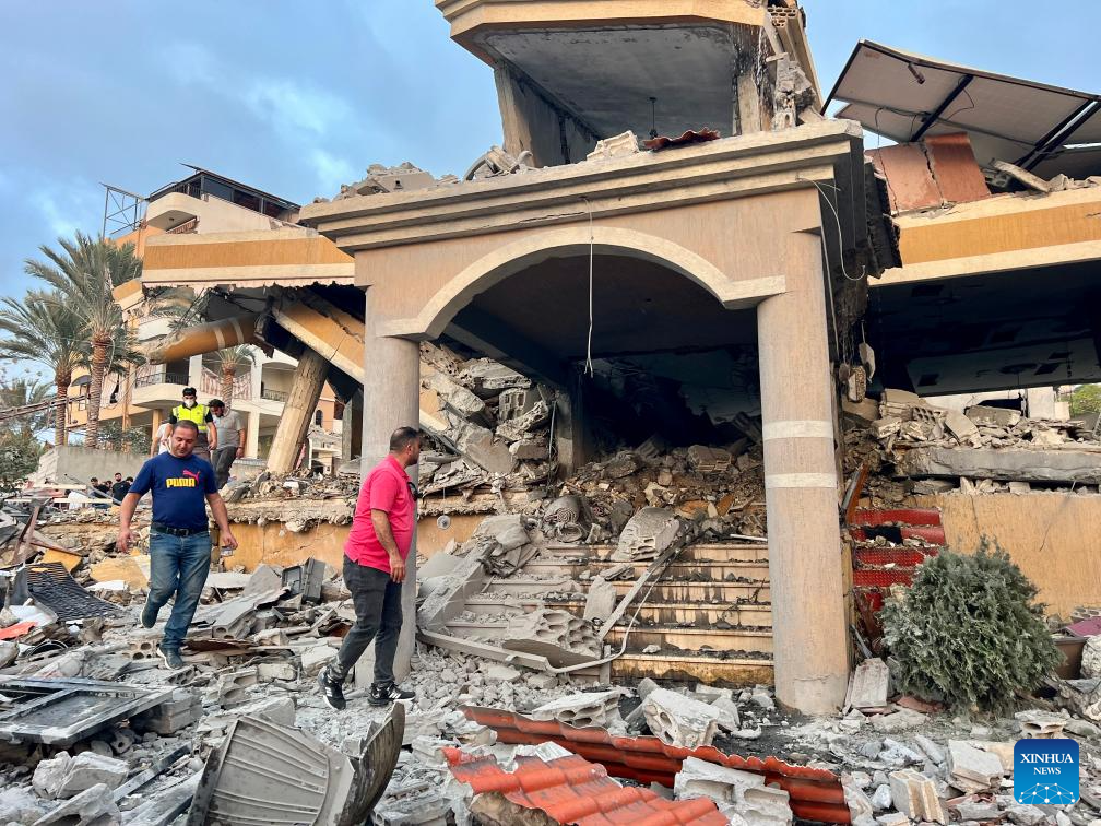 Lệnh ngừng bắn giữa lực lượng Hezbollah và Israel có hiệu lực kể từ ngày 27/11/2024. Tuy nhiên, Quân đội Israel vẫn tiếp tục tiến hành các cuộc không kích không thường xuyên nhằm vào Lebanon, viện dẫn các hoạt động chống lại "mối đe dọa" của Hezbollah, đồng thời duy trì lực lượng tại 5 vị trí chính dọc biên giới Lebanon. Ảnh: Xinhua.