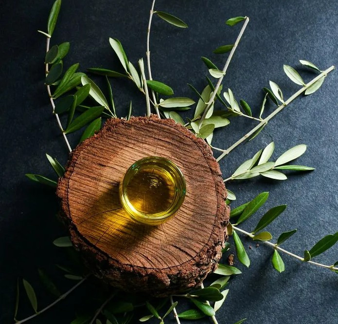 Ở Crete, dầu ô liu không chỉ là thực phẩm mà còn là thuốc chữa bệnh, sản phẩm chăm sóc da, liệu pháp và có lẽ cả phương thuốc "trường sinh bất tử",...Ảnh: Unsplash.com.