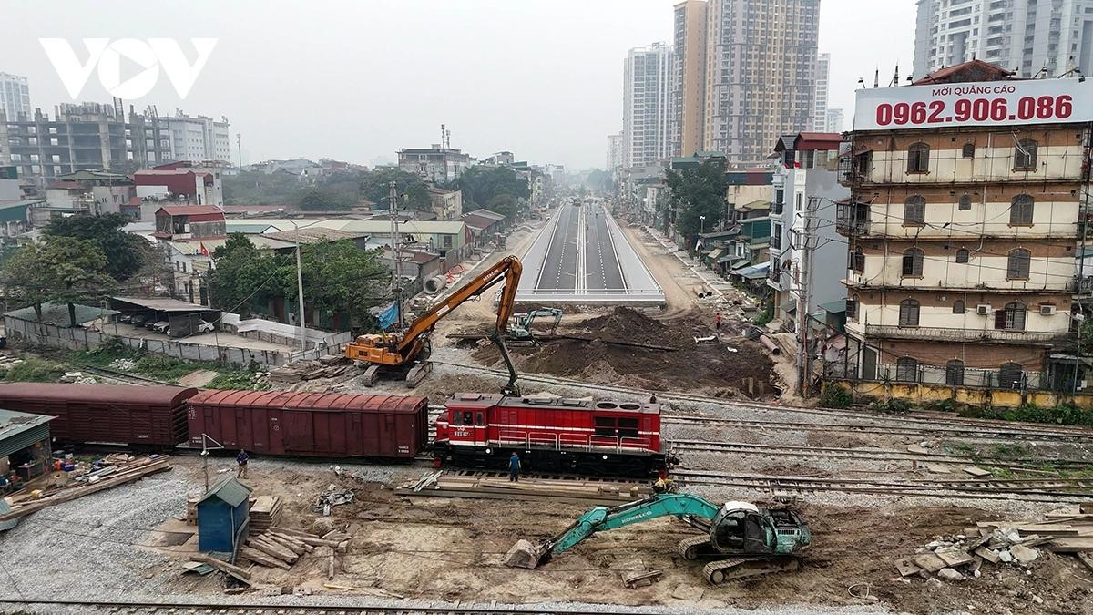 Phần hầm kín xuyên qua đường Giải Phóng và tuyến đường sắt ngay gần ga Giáp Bát.