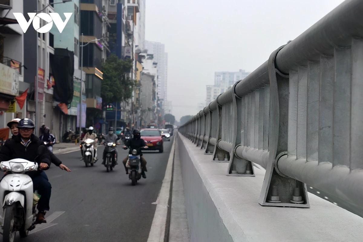 Việc hầm chui Kim Đồng chuẩn bị đi vào hoạt động khiến nhiều người dân vui mừng. Theo anh Trần Công Duy, sinh sống tại phố Kim Đồng, Hoàng Mai, Hà Nội đường sá ở đây tình trạng thường xuyên ùn tắc, khi thi công hầm chui giai đoạn đầu người dân cũng khó khăn đường sá bụi bẩn ảnh hưởng đến cuộc sống làm ăn kinh doanh của các hộ dân xung quanh. Tuy nhiên, đến hiện tại công trình đã hoàn thành. "Em thấy rất vui, mọi thứ khang trang hơn rất nhiều, tình trạng ùn tắc sẽ giảm đi. Tuy nhiên, hiện tại vẫn còn một số thực trạng dây viễn thông hạ ngầm làm vẫn chưa triệt để nên buổi chiều hơi đông người dân qua lại thường xuyên bị vấp ngã".