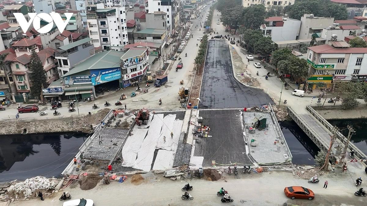 Cầu L3 bắc qua sông Lừ sắp hoàn thành.