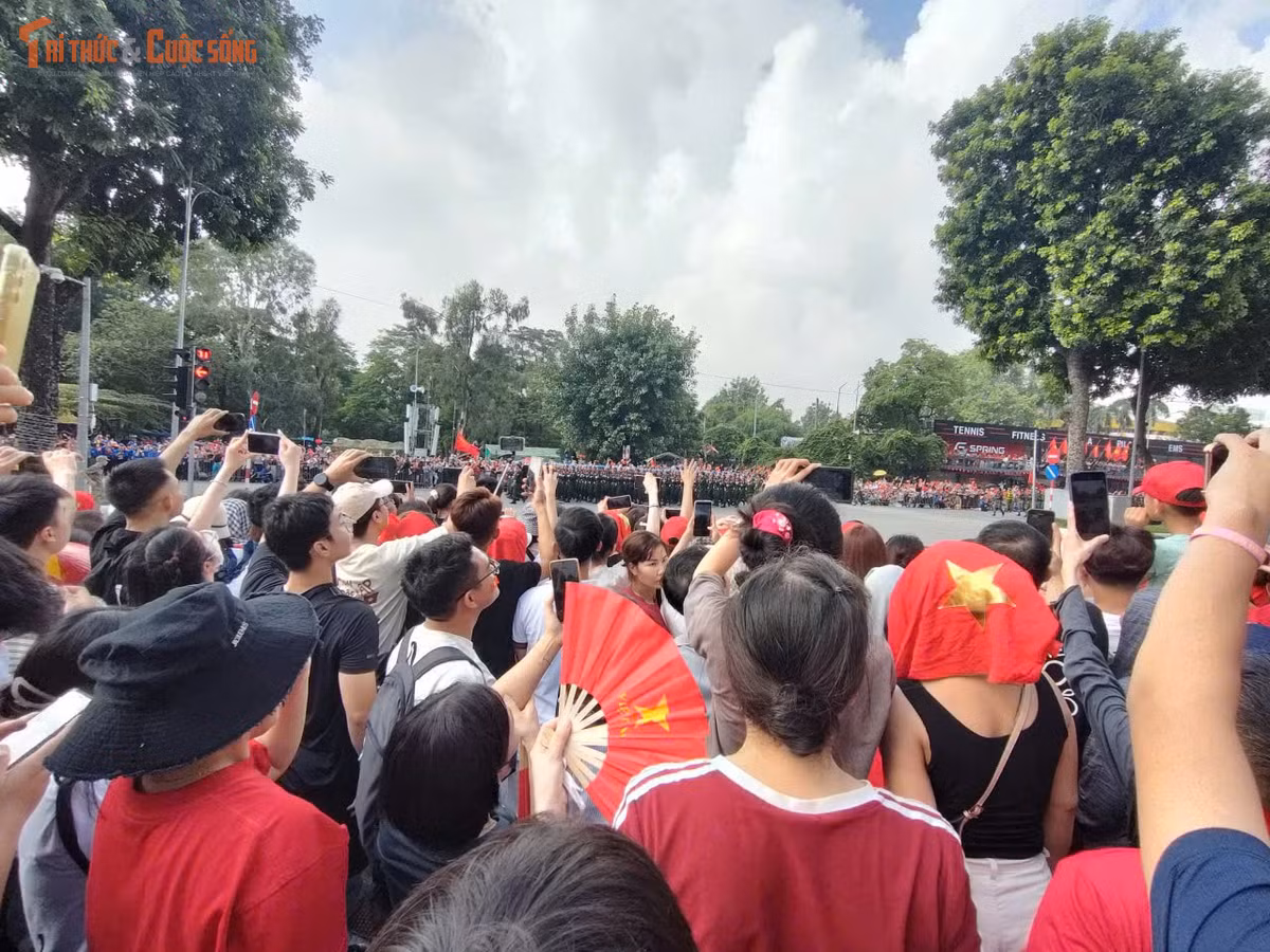 Vào 6h30 sáng 2/9, lễ diễu binh, diễu hành A80 kỷ niệm 80 năm Cách mạng Tháng Tám và Quốc khánh nước Cộng hòa Xã hội Chủ nghĩa Việt Nam đã diễn ra trọng thể tại Quảng trường Ba Đình lịch sử, Hà Nội.