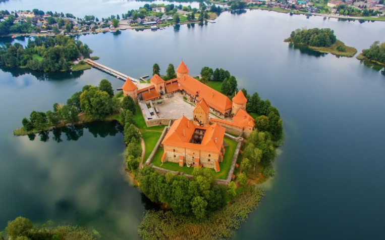 Litva gia nhập Liên Hợp Quốc vào năm 1991, gia nhập NATO và Liên minh Châu Âu (EU) vào năm 2004. Ảnh: SC.