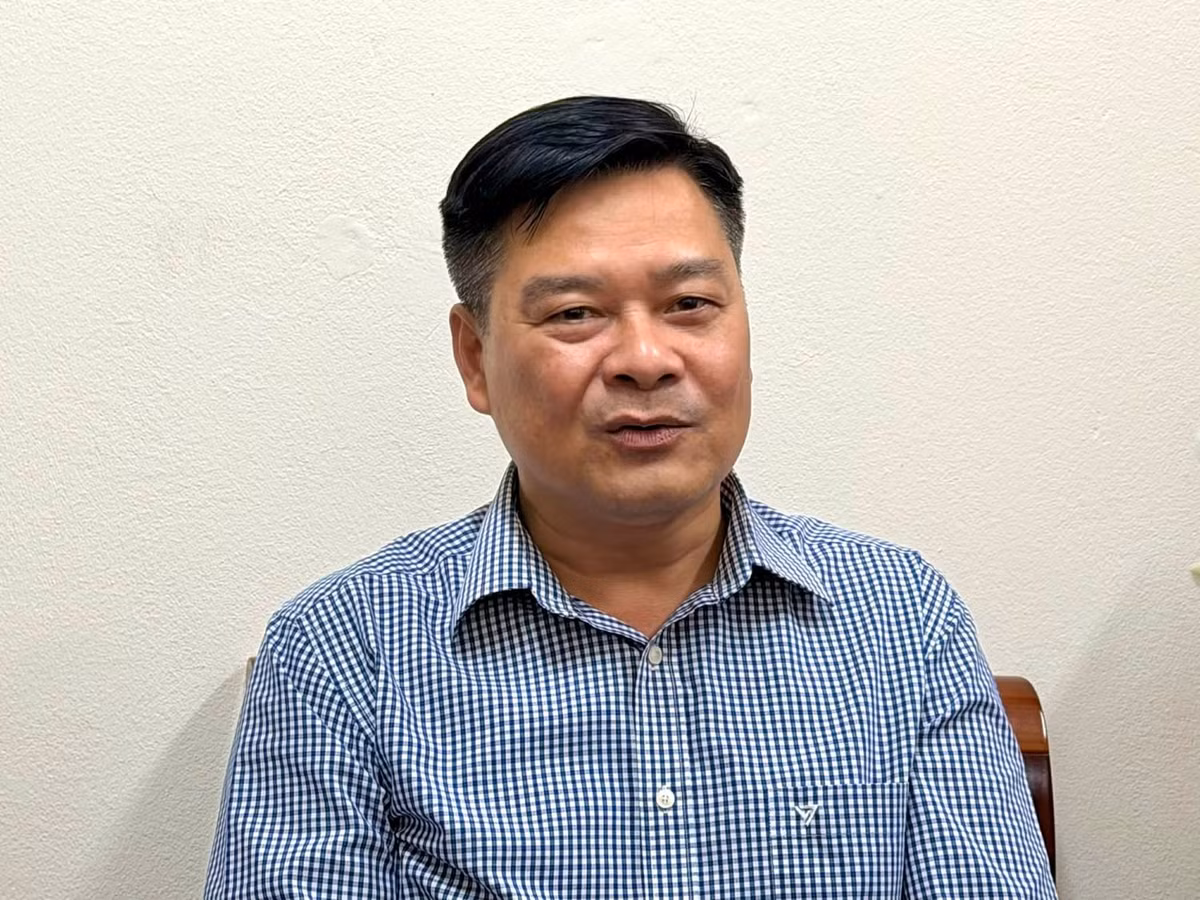 Phó Chủ tịch UBND Phường Thanh Liệt trao đổi với phóng viên về sự việc (ảnh: Hà Linh)