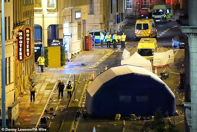 Chiếc xe gây tai nạn được xác định là Ford Galaxy màu xám đăng ký tại Chester. Ảnh: DM.