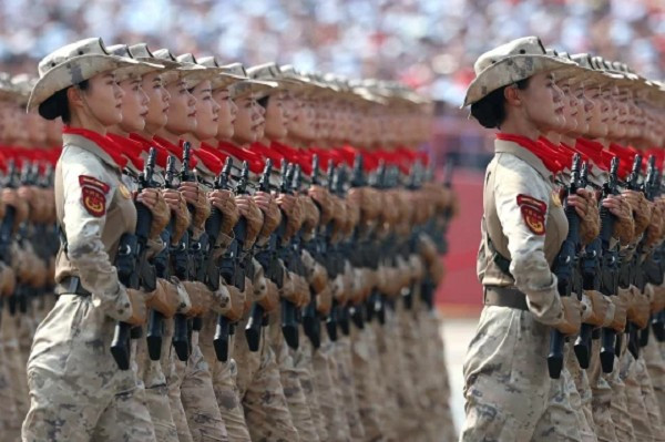 Lễ duyệt binh kéo dài khoảng 70 phút, gồm 45 khối đội hình. Ảnh: Getty.