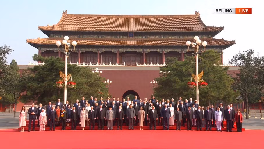 26 nguyên thủ quốc gia và lãnh đạo nước ngoài tham dự sự kiện lễ duyệt binh quy mô lớn của Trung Quốc hôm nay, trong đó có Chủ tịch nước Việt Nam Lương Cường, Tổng thống Nga Vladimir Putin, nhà lãnh đạo Triều Tiên Kim Jong Un,...Ảnh: CGTN.