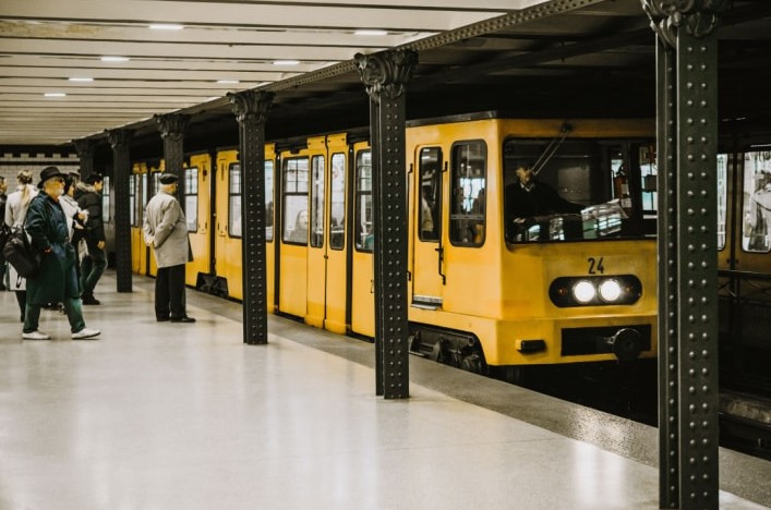 Theo Fact Institute, tàu điện ngầm Budapest đi vào hoạt động vào năm 1896, là một trong những hệ thống tàu điện ngầm lâu đời nhất ở Châu Âu. Ảnh: Shutterstock.