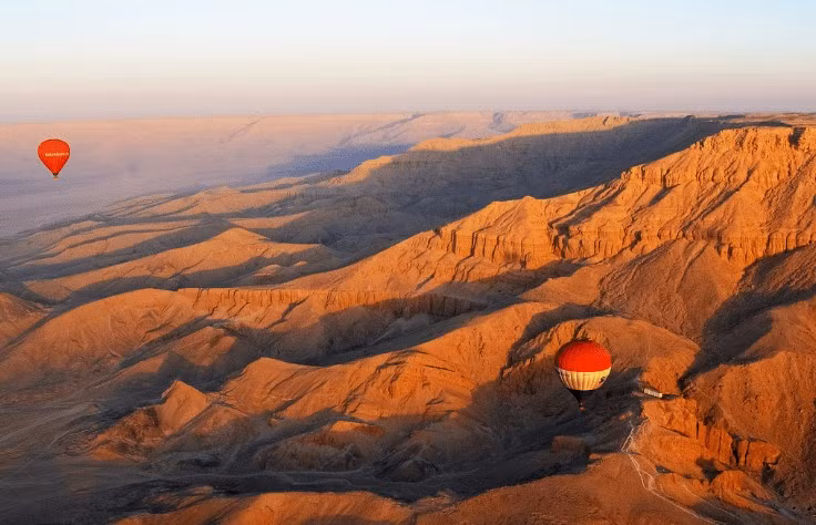 Thung lũng các vị Vua, một khu lăng mộ cổ đại ở Ai Cập, chứa hơn 60 lăng mộ, hầu hết được xây dựng từ năm 1560 đến 1085 trước Công nguyên. Địa điểm này ngày nay thuộc Luxor, Ai Cập. Ảnh: LC.