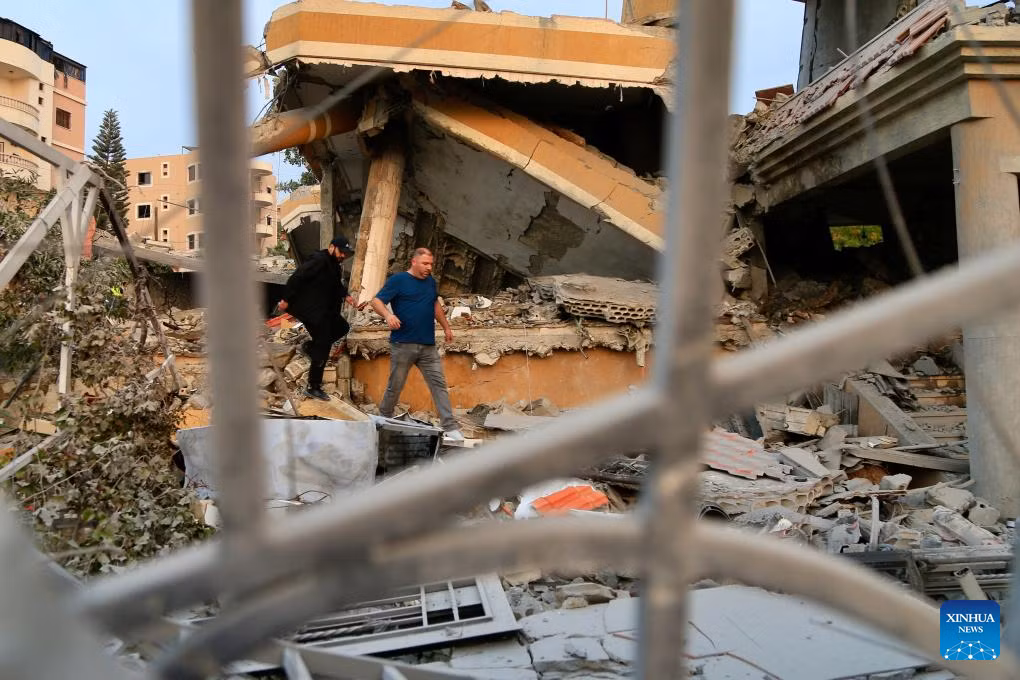 Theo các nguồn tin, Quân đội Israel đã thực hiện 22 đợt tấn công (nhằm vào Lebanon) chỉ trong tuần đầu tiên của tháng 11, bao gồm các cuộc không kích, pháo kích phá hủy nhà cửa. Ảnh: Xinhua.