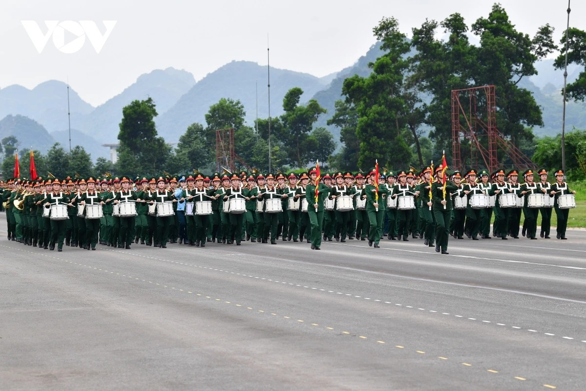 So với đội hình diễu binh kỷ niệm 50 Ngày Giải phóng miền Nam, các khối diễu hành Kỷ niệm 80 năm Cách mạng tháng Tám và Quốc khánh 2/9 có quân số hàng ngang tăng từ 10 lên 16 người.