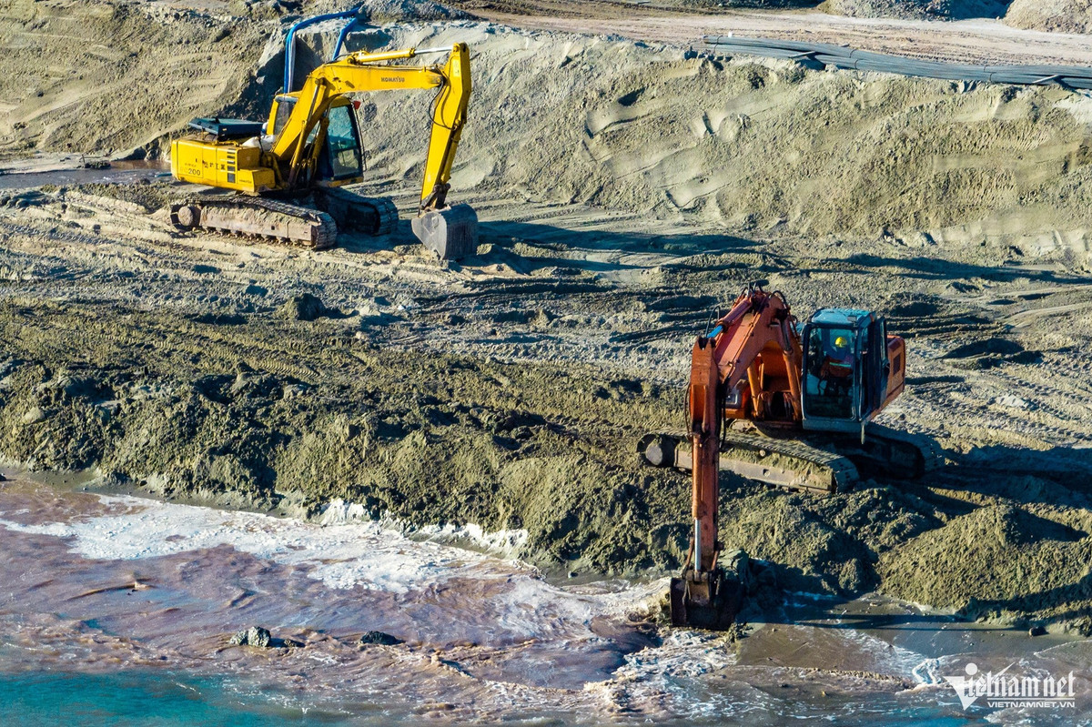 Theo báo cáo, tiến độ chung của dự án Nhà hát đa năng thời điểm này đã đạt 34%. Trong đó phần móng được 100%, phần thô 25,5%.