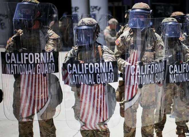 Bộ trưởng An ninh Nội địa Mỹ Kristi Noem khẳng định các binh sĩ ở đó để bảo vệ an ninh và đảm bảo "các cuộc biểu tình diễn ra ôn hòa".