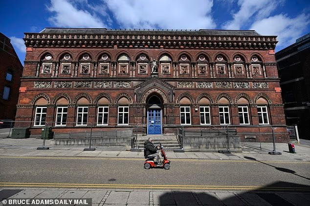 Trường Nghệ thuật Burslem được xây dựng vào đầu những năm 1900.