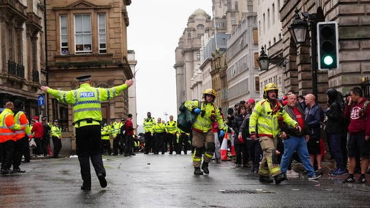 Các dịch vụ khẩn cấp đã nhanh chóng đến hiện trường. 27 người, trong đó có 4 trẻ em, đã được đưa tới các bệnh viện trên khắp thành phố. Ngoài ra, 20 người khác bị thương nhẹ được điều trị tại hiện trường. Ảnh: PA.