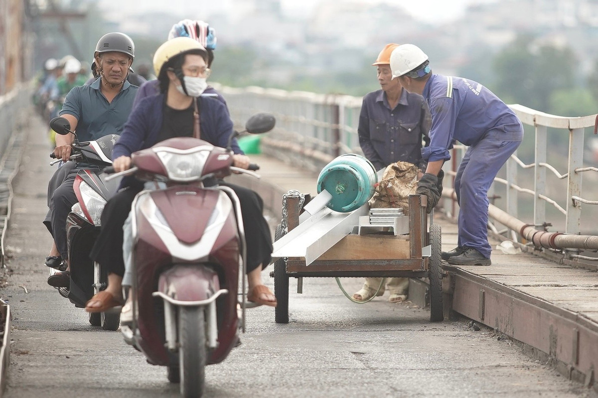 Dự án vừa thi công vừa đảm bảo an toàn đường sắt, đường bộ thông suốt.
