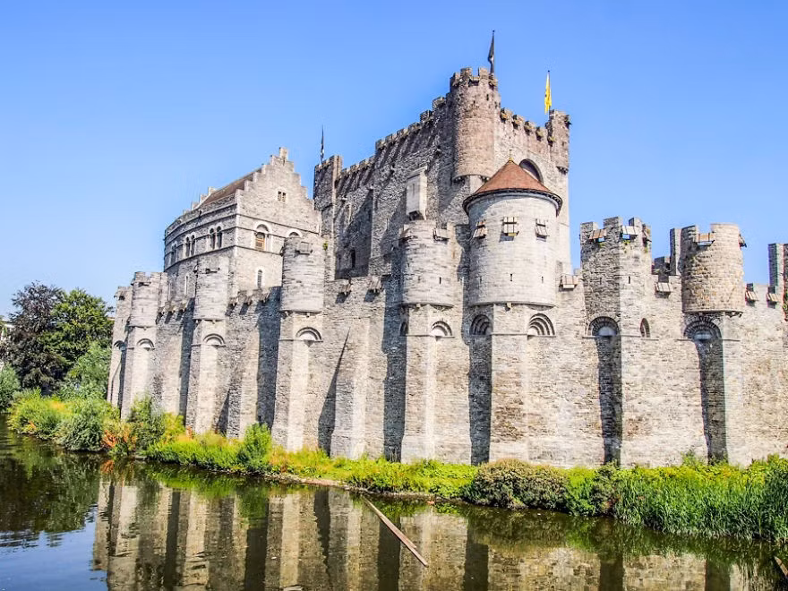 Gravensteen là một lâu đài thời trung cổ ở thành phố Ghent.