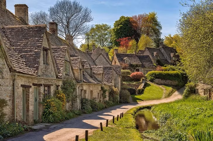 Vẻ đẹp cổ kính của ngôi làng Bibury, Anh.