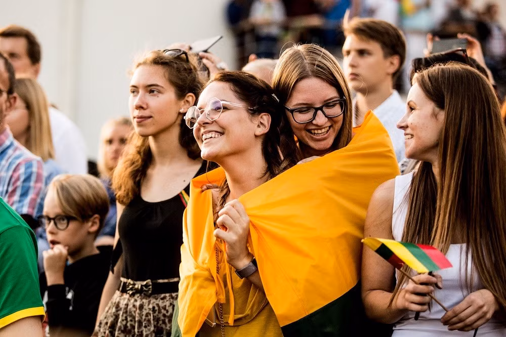 Theo báo cáo Hạnh phúc thế giới năm 2024, Litva là “quốc gia hạnh phúc nhất trên thế giới dành cho trẻ em và những người dưới 30 tuổi”. Ảnh: LT.