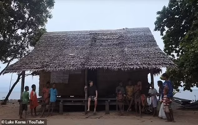 Theo cuộc điều tra dân số năm 2019, Utupua là nơi sinh sống của khoảng 1.000 cư dân và có 5 ngôi làng.