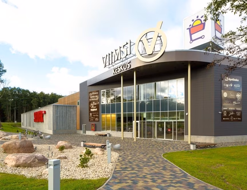 Theo Oddity Central, một hòn đá khổng lồ có chu vi 22 mét và cao khoảng 6 mét trở thành tâm điểm thu hút sự chú ý tại Trung tâm mua sắm Viimsi ở thị trấn Haabneeme của Estonia. Ảnh: Nordecon.