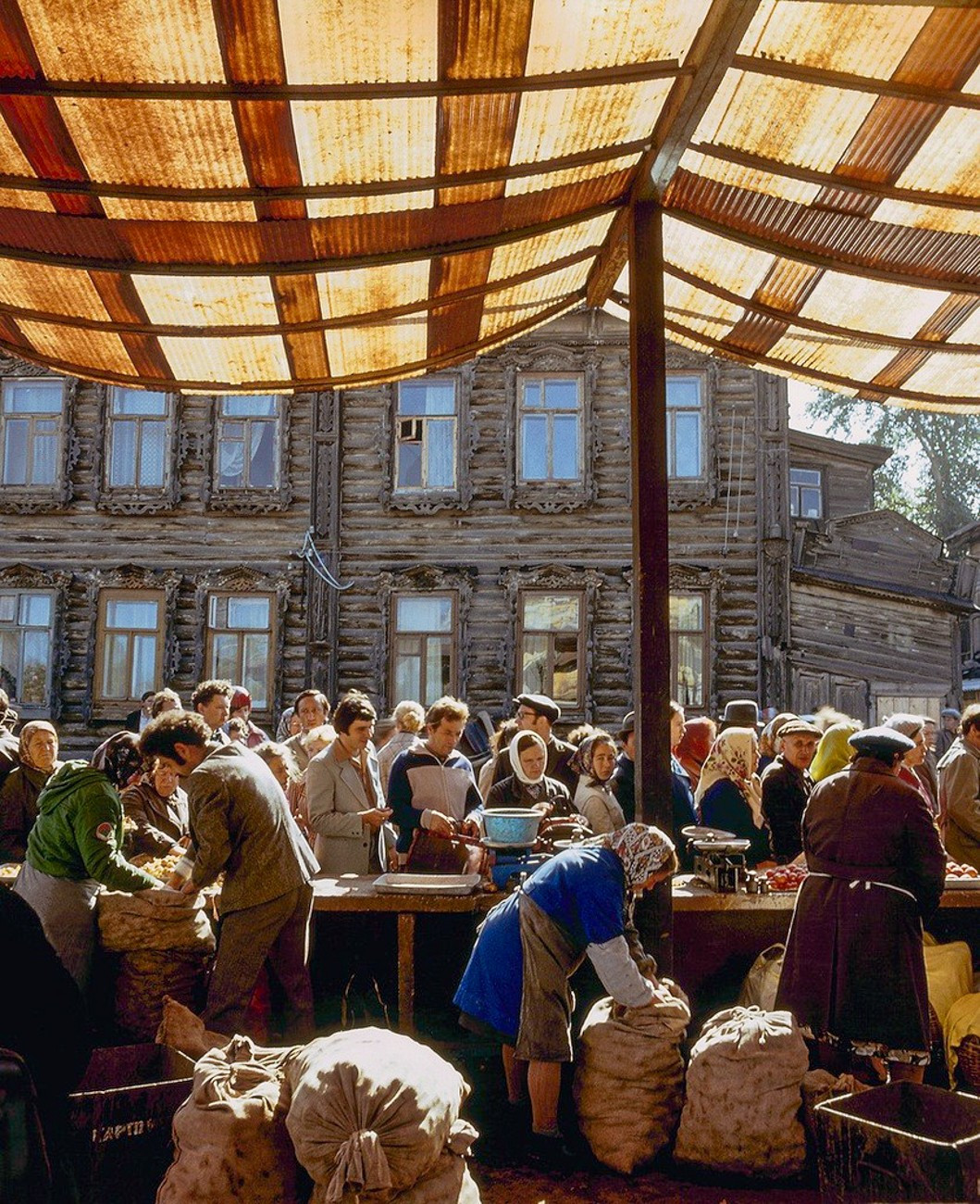 Khu chợ cổ đông đúc ở Kazan.