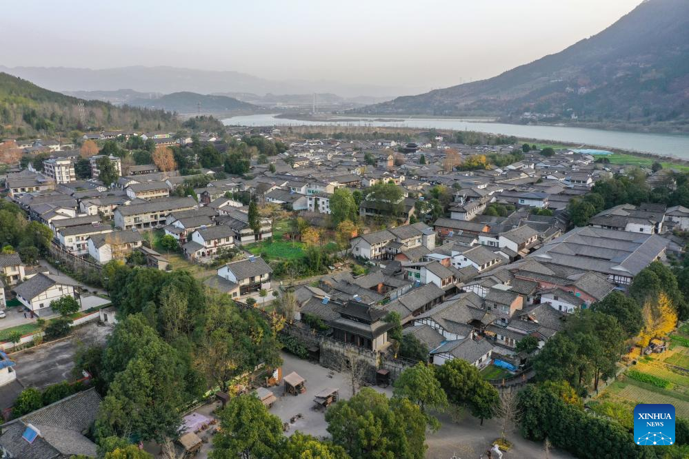 Theo Tân Hoa Xã, từ năm 2012, chính quyền địa phương đã khởi động dự án bảo tồn toàn bộ thị trấn cổ Zhaohua. Bên cạnh việc cải thiện môi trường sống, dự án bảo tồn còn thúc đẩy du lịch địa phương, giúp thị trấn cổ được "hồi sinh". (Nguồn ảnh: Xinhua News)