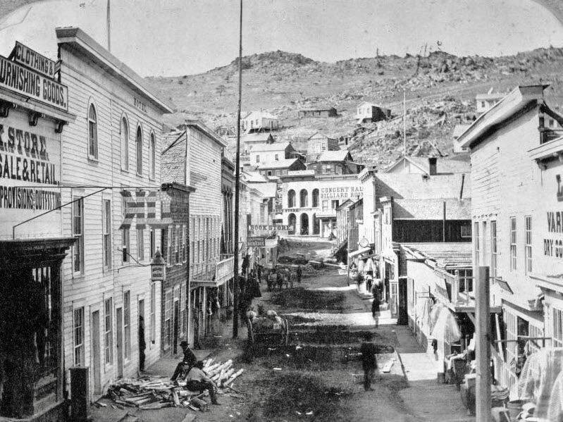 Cảnh đường phố ở Central City, Colorado, năm 1864. Việc phát hiện ra vàng ở khu vực này vào năm 1859 đã thu hút hàng ngàn thợ mỏ đến khu vực này.