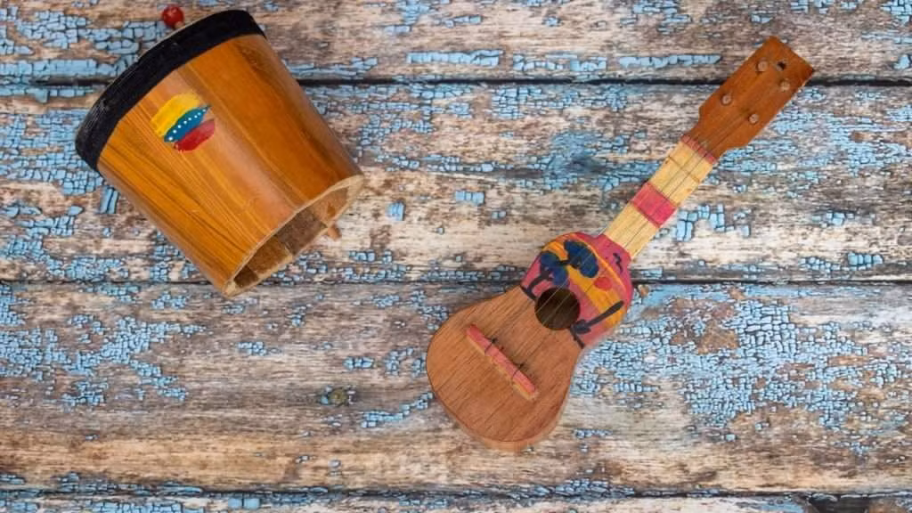 Venezuela là quê hương và cái nôi của đàn Cuatro có 4 dây. Nhạc cụ này không thể thiếu trong hầu hết các thể loại âm nhạc truyền thống và đại chúng của Venezuela. Ảnh: Learnbright.