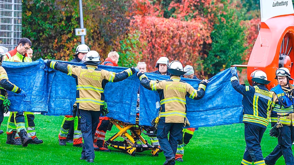 Tân Thị trưởng Herdecke đã được đưa tới một bệnh viện gần đó bằng trực thăng, theo Fox News. Ảnh: tageblatt.