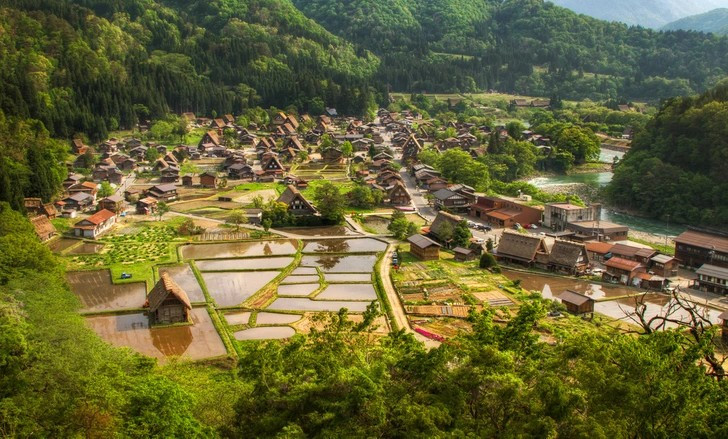 Ngôi làng Shirakawa-go của Nhật Bản đã được UNESCO công nhận là Di sản thế giới.