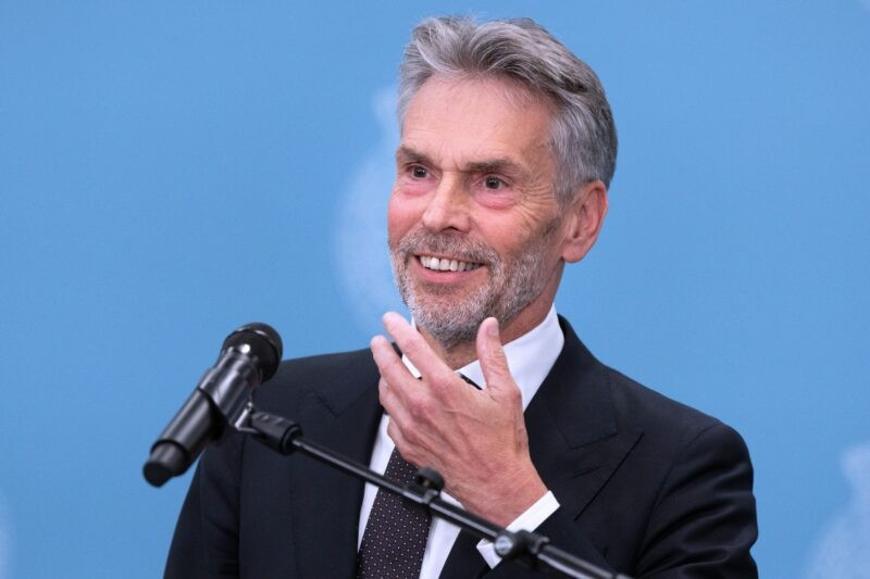 Từ năm 2003 đến 2010, ông là Tổng giám đốc về trật tự và an toàn công cộng tại Bộ Nội vụ và Quan hệ Vương quốc Hà Lan. Ảnh: ANP.