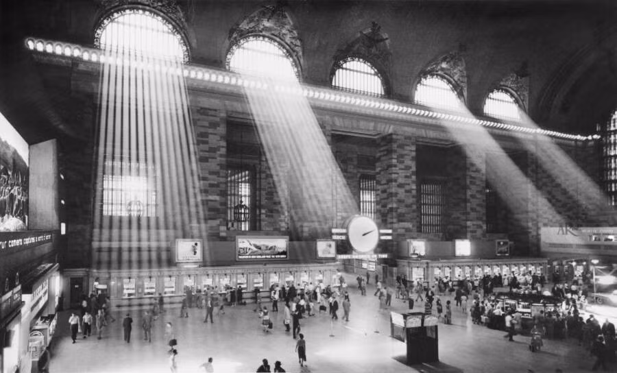 Ánh nắng chiếu vào nhà ga Grand Central ở thành phố New York năm 1959.