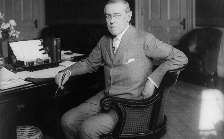 Tổng thống Woodrow Wilson tại Phòng Bầu dục vào khoảng năm 1919.