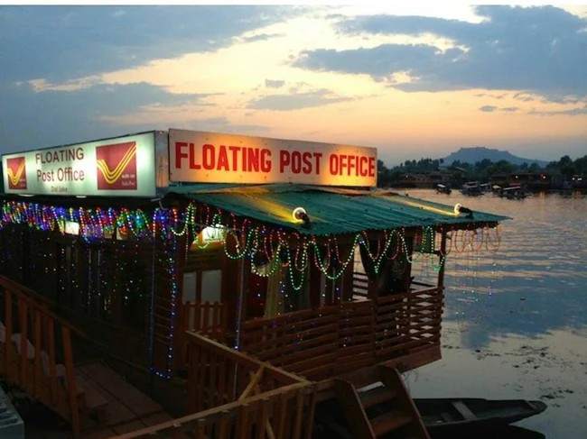 Ấn Độ không chỉ có nhiều bưu điện nhất mà còn có bưu điện nổi độc đáo trên thế giới. Ảnh: IT.