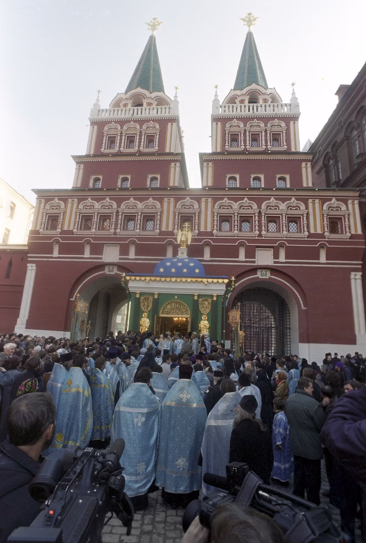 Việc trùng tu Nhà nguyện Iverskaya (Iviron) ở lối vào Quảng trường Đỏ cũng là một sự kiện quan trọng.
