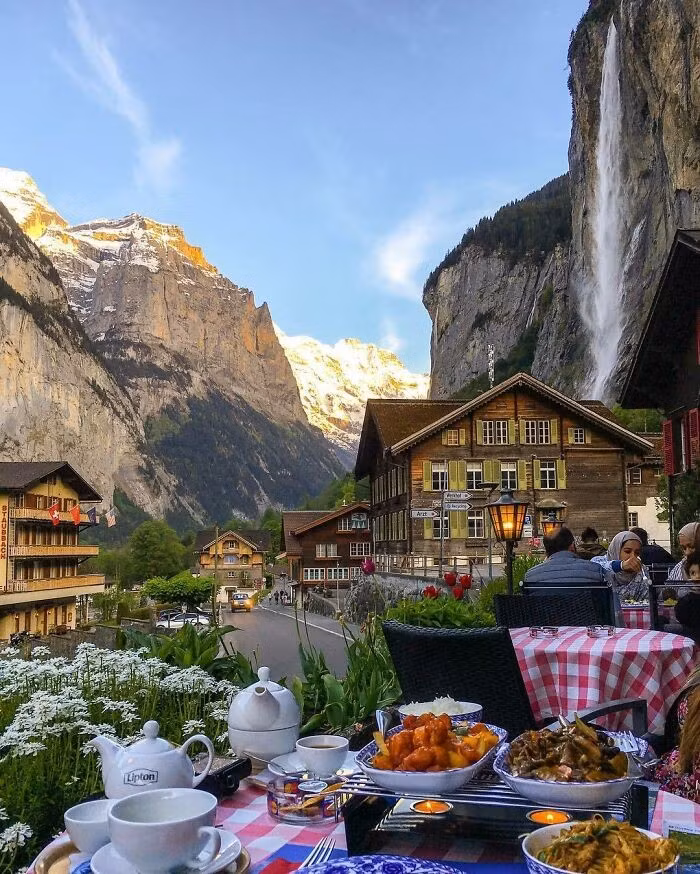 Bữa tối ở Lauterbrunnen, Thụy Sĩ.
