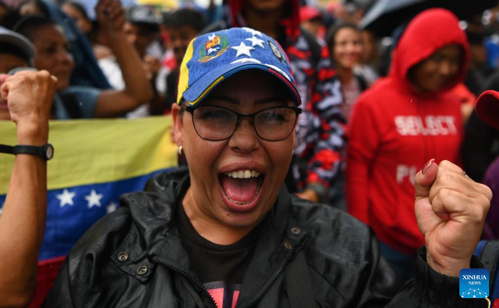 Những người tham gia biểu tình tuần hành từ công viên Ali Primera ở phía tây thủ đô đến quảng trường O'Leary ở khu trung tâm thành phố.