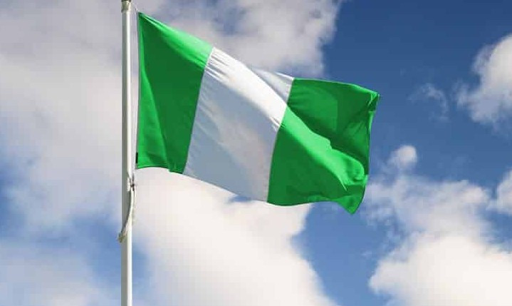 Quốc kỳ Nigeria có màu xanh lá cây và trắng. Trong đó, màu xanh lá cây tượng trưng cho nông nghiệp và màu trắng tượng trưng cho sự thống nhất và hòa bình. Ảnh: Shutterstock.