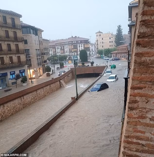 Được biết, đơn vị quân đội chịu trách nhiệm về thảm họa quốc gia hoặc cứu trợ khẩn cấp của Tây Ban Nha đã được triển khai để hỗ trợ các khu vực bị ảnh hưởng. Ảnh: Solarpix.