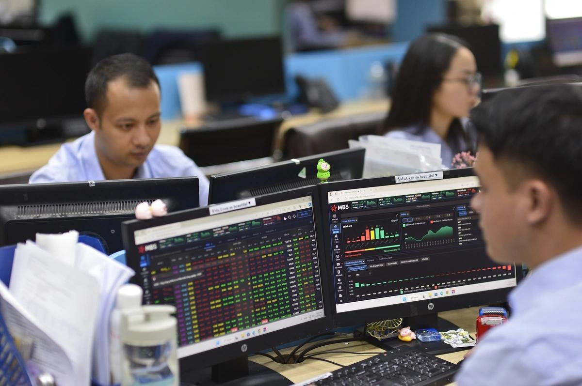 VN-Index được dự báo vẫn chịu áp lực điều chỉnh trong những phiên đầu tuần tới.