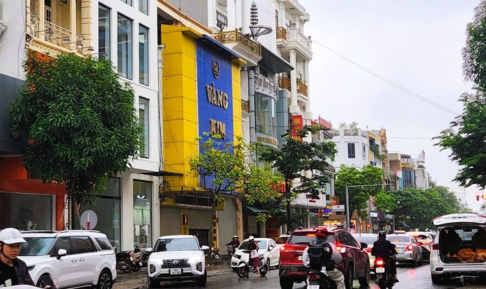 Tuyến phố sầm uất, nơi tập trung nhiều tiệm vàng có tiếng ở Thanh Hóa Tuyến phố sầm uất, nơi tập trung nhiều tiệm vàng có tiếng ở Thanh Hóa