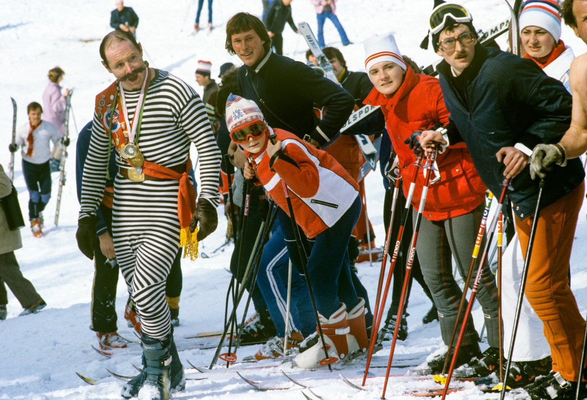 Sự kiện trượt tuyết theo chủ đề trang phục ở khu vực Moscow.