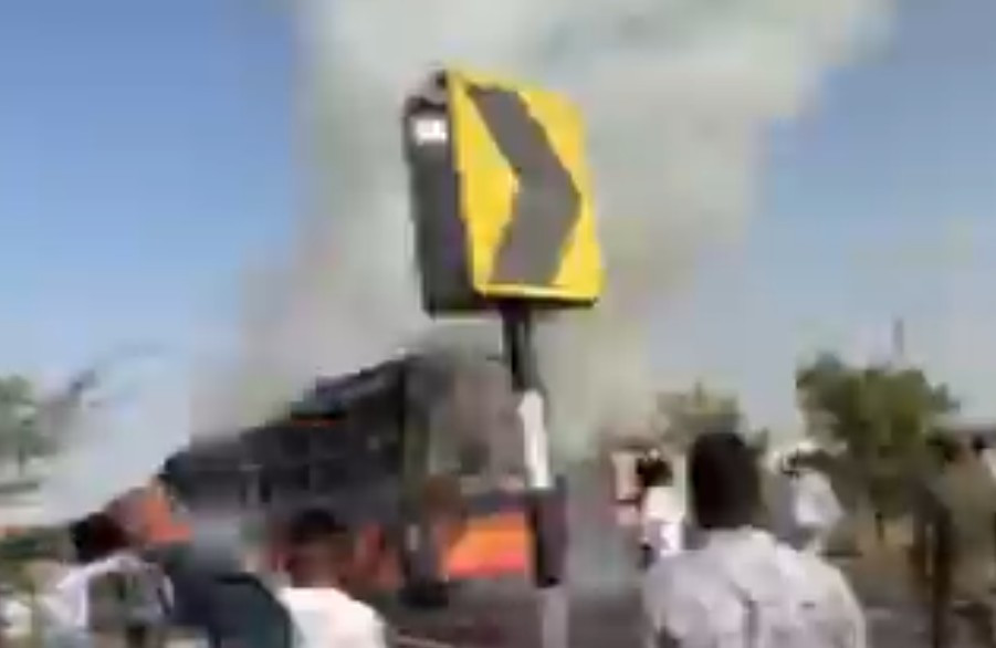 Cảnh sát xác nhận vụ việc khiến ít nhất 20 hành khách thiệt mạng và 16 người khác bị thương nặng. Theo nghị sĩ Pokran Pratap Puri, 19 hành khách tử vong tại hiện trường và 1 người tử vong vì vết bỏng khi đang trên đường tới bệnh viện ở Jodhpur. Ảnh chụp màn hình X.