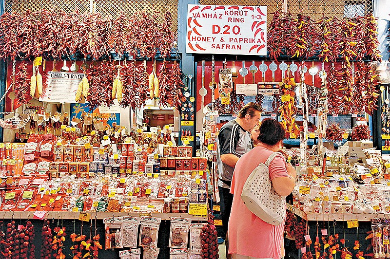 Ẩm thực Hungary nổi tiếng với việc sử dụng đặc biệt ớt bột paprika, thêm hương vị và màu sắc cho nhiều món ăn truyền thống của nước này. Ảnh: CFP.