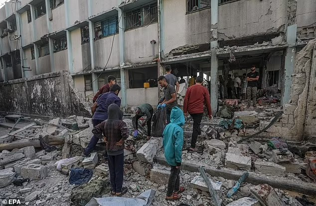 Báo cáo của Quân đội Israel khẳng định rằng họ đã thực hiện nhiều biện pháp để giảm thiểu nguy cơ gây hại cho dân thường. Ảnh: EPA.