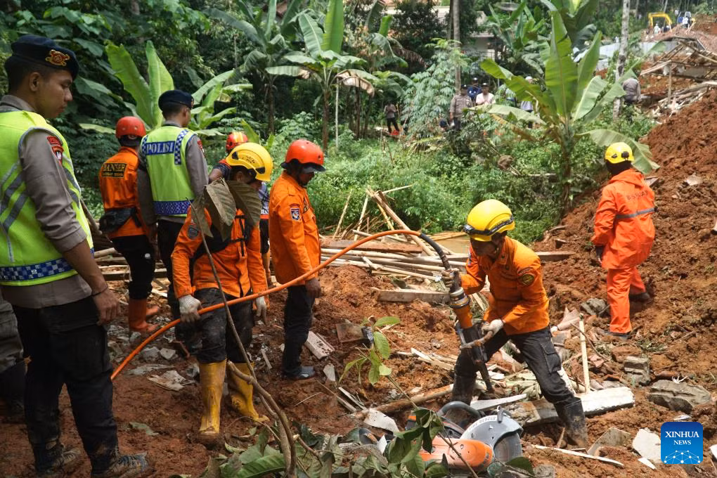 Đầu tháng 11, lũ quét và lở đất đã xảy ra ở vùng xa xôi Papua, khiến ít nhất 15 người thiệt mạng và 8 người khác mất tích. Ảnh: Xinhua.